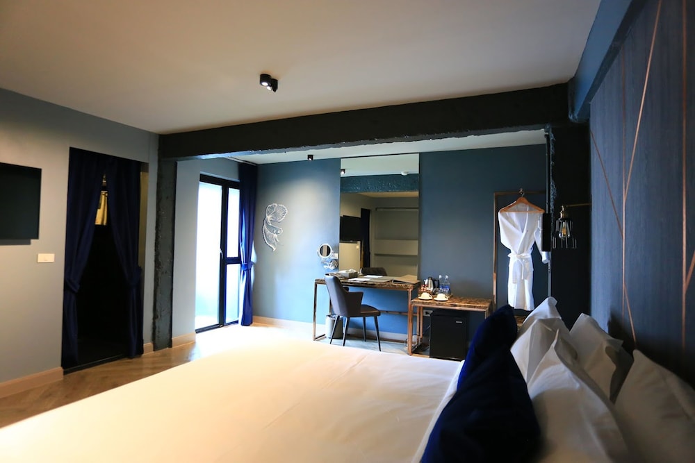Half Sun Suite photo 2