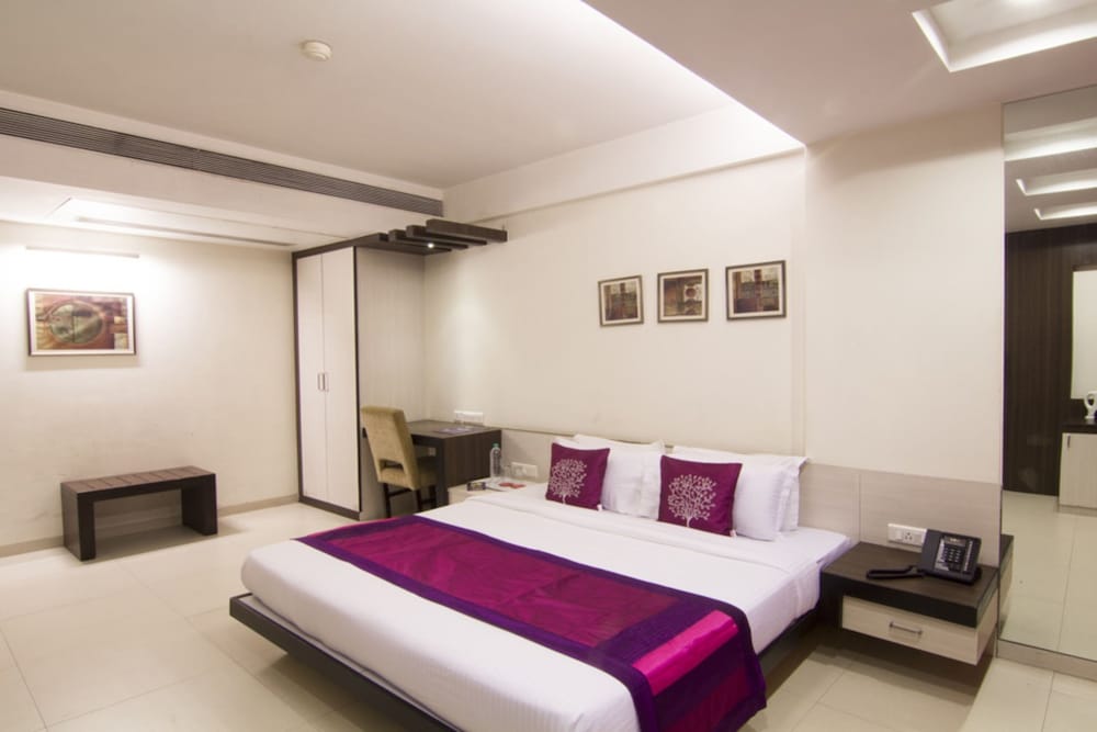 Executive Room, 1 King Bed - Photo 3