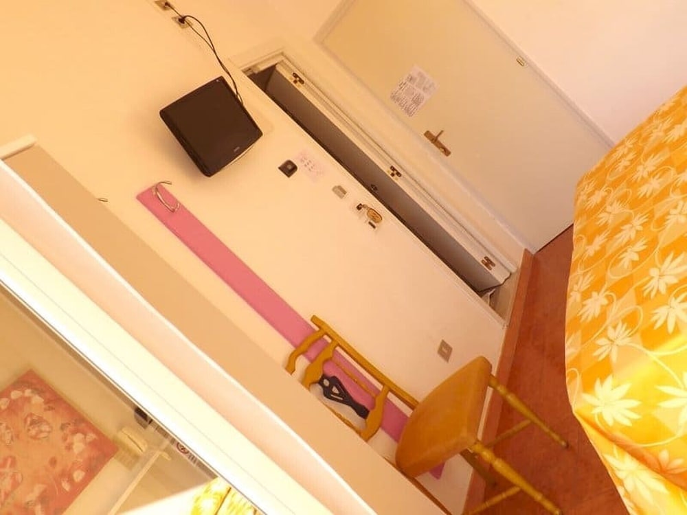 Economy Double Room - Photo 12