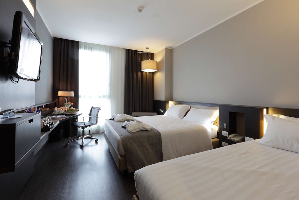 Standard Room, Multiple Beds, Non Smoking photo 3