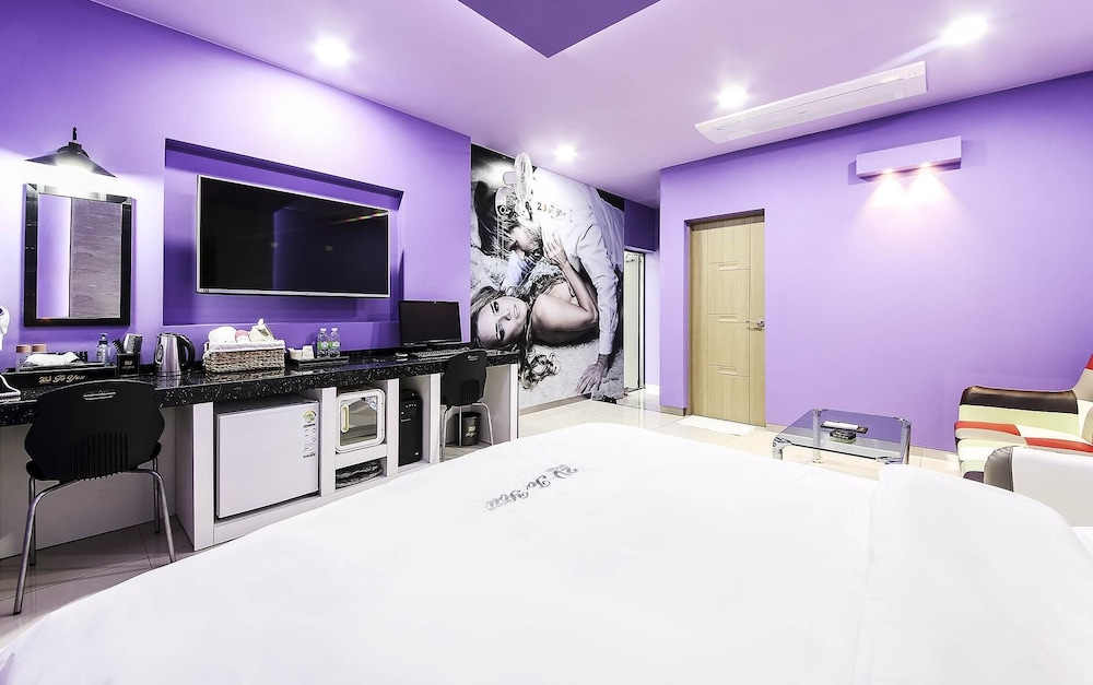 Business Room photo 2