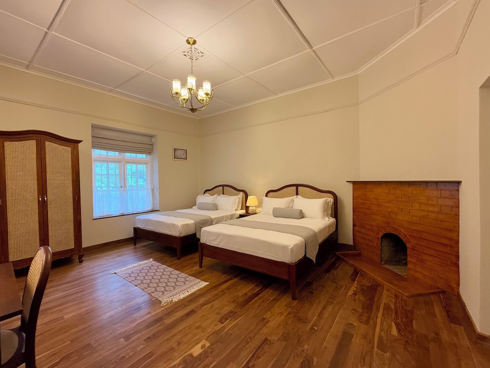 Standard Suite, Courtyard View photo 2