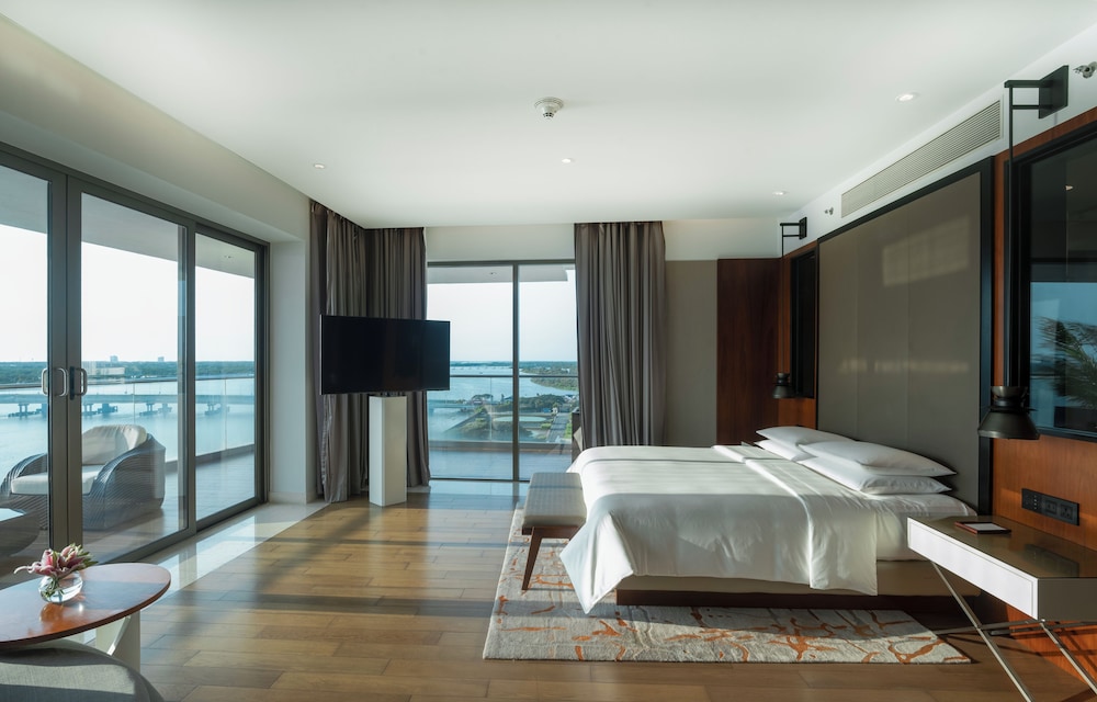 Suite (Grand Terrace Backwater View)