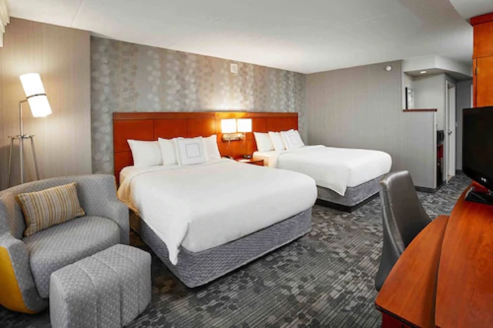 Room, 2 Queen Beds, Courtyard View (Balcony)