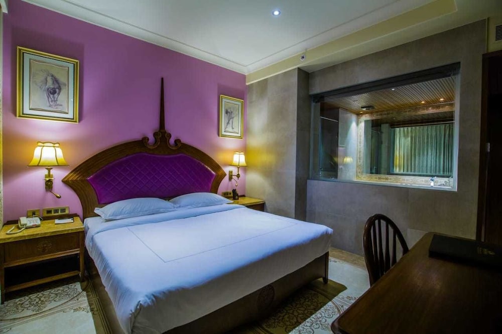 Suite, 1 King Bed