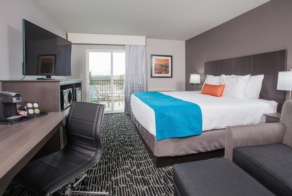 Standard Room, 1 King Bed, Non Smoking, Balcony