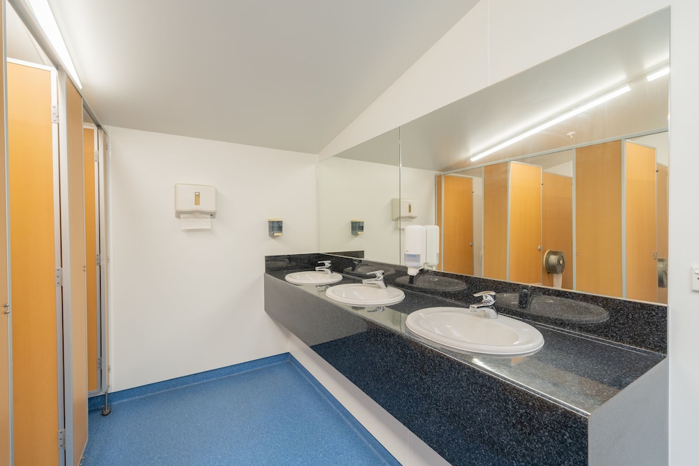 4 Bed Female Dorm photo 2