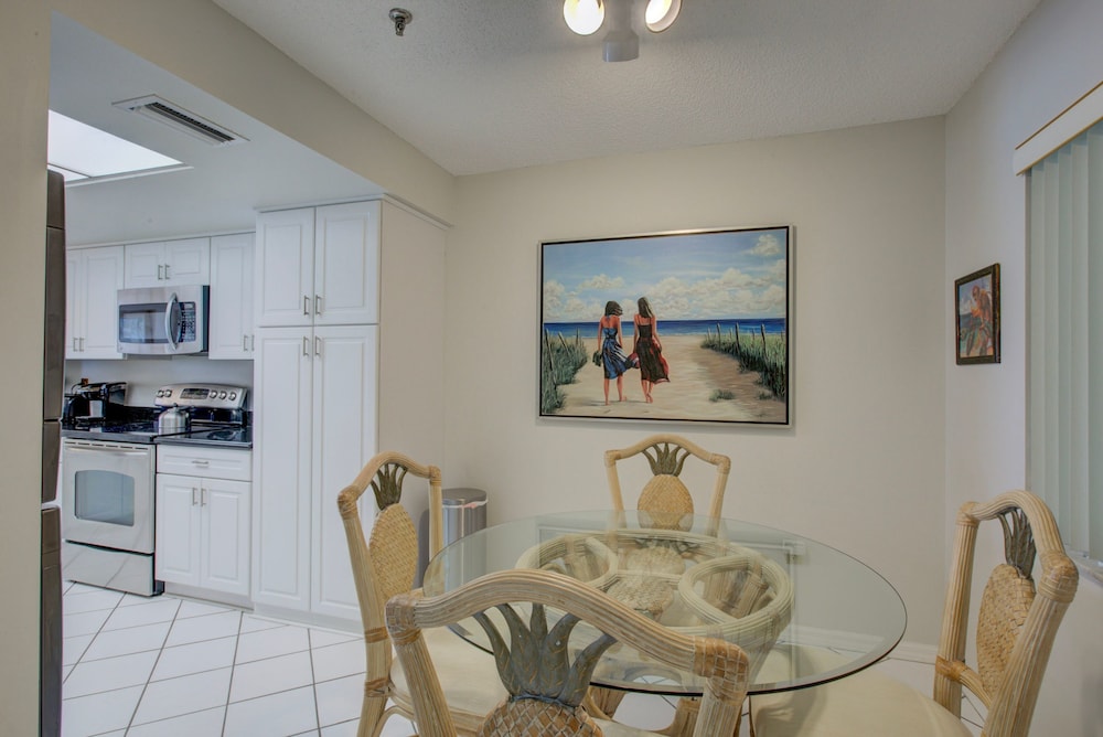 Condo, 2 Bedrooms photo 2