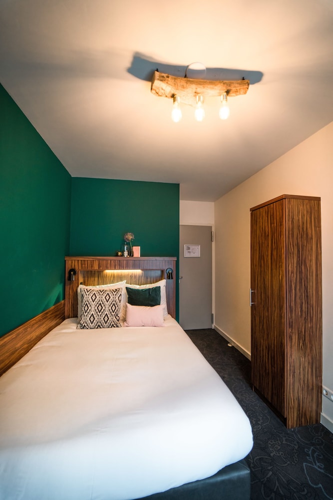 Standard Room, 1 Queen Bed