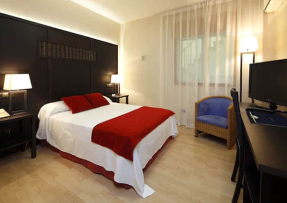 Standard Double Room Single Use - Photo 1