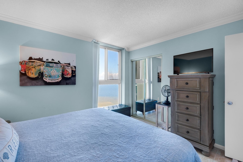Apartment, Multiple Beds (Tristan Towers unit 14D) photo 2
