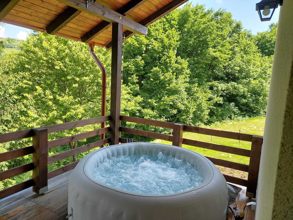 Deluxe Studio, Hot Tub photo 1