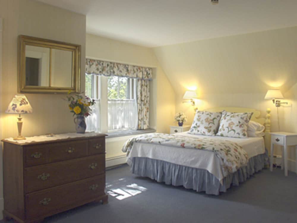Emerson Suite (No Pets) photo 1