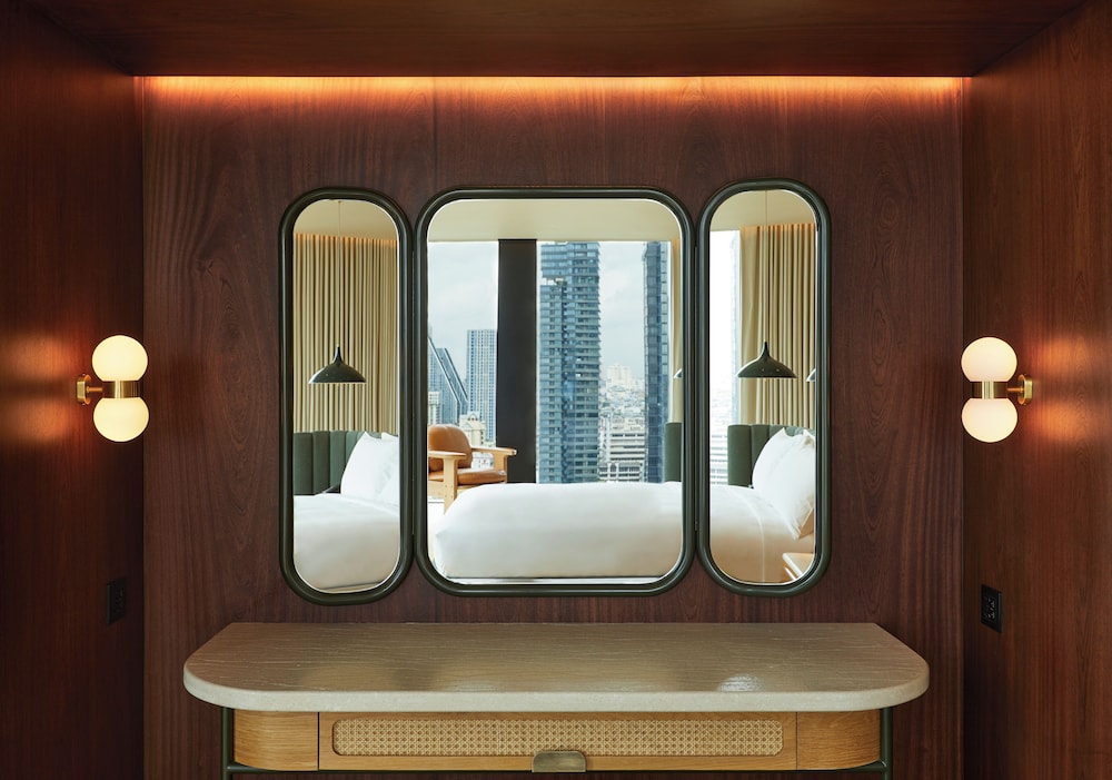 Premier Penthouse thumbnail 5