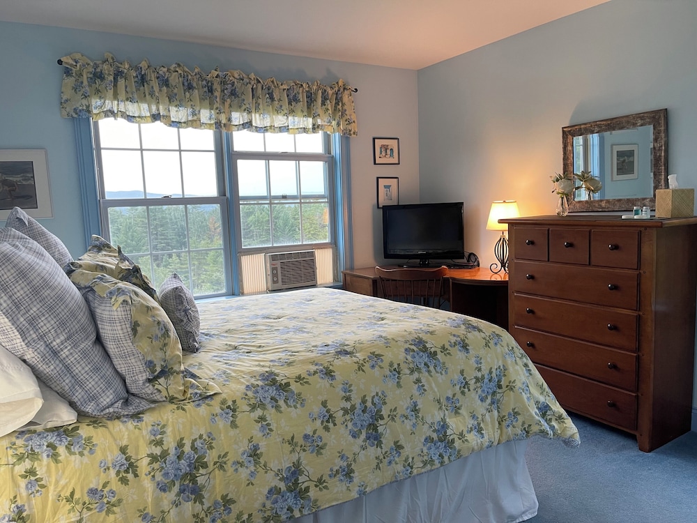 Mountain View Queen 2nd Floor