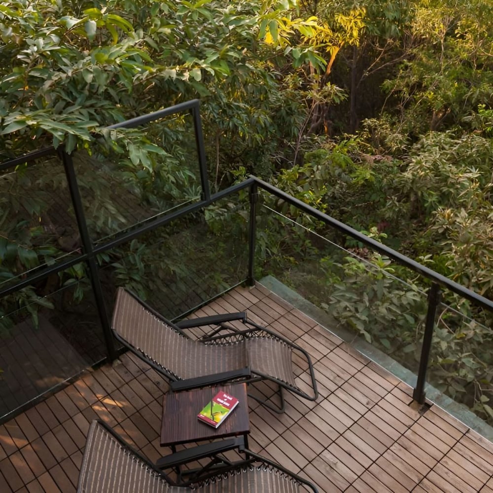 Jungle Machan with Bathtub on Deck photo 2