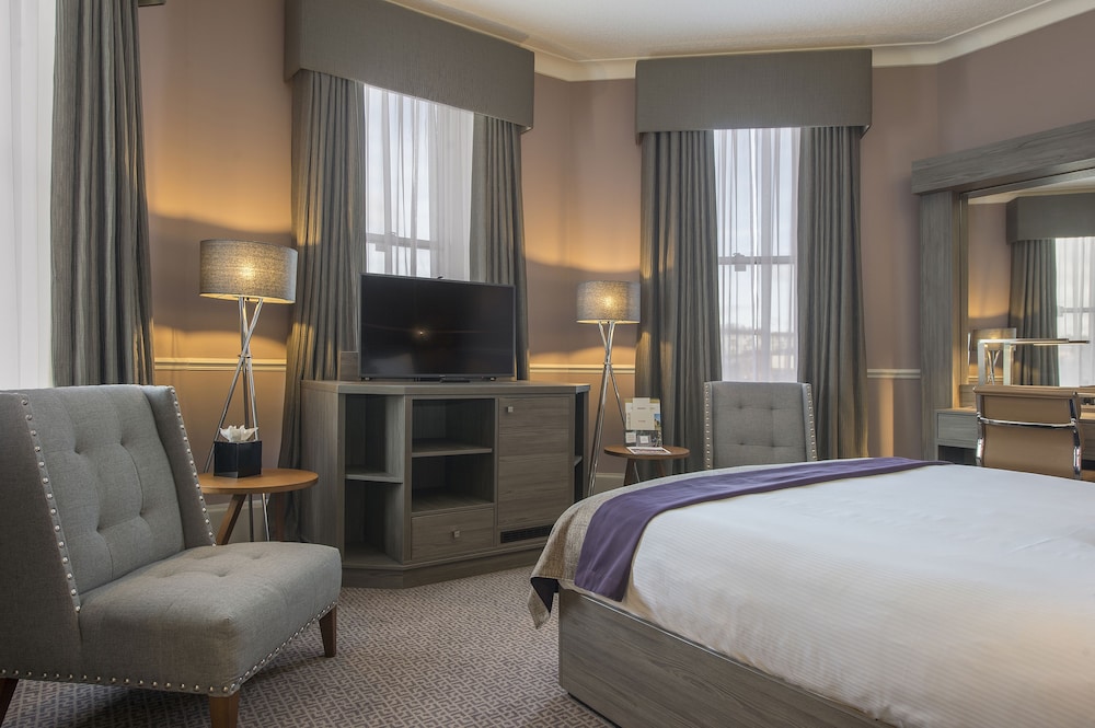 Premium Room, 1 King Bed, Jetted Tub - Photo 2