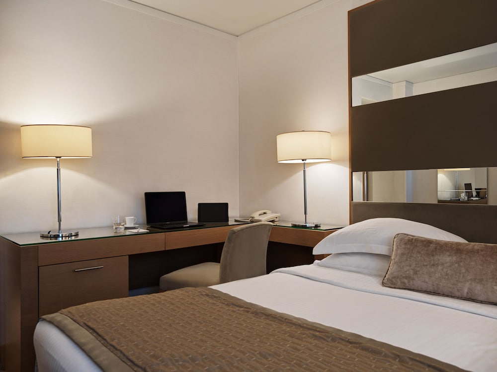 Superior Double or Twin Room, City View (Business) - Photo 9
