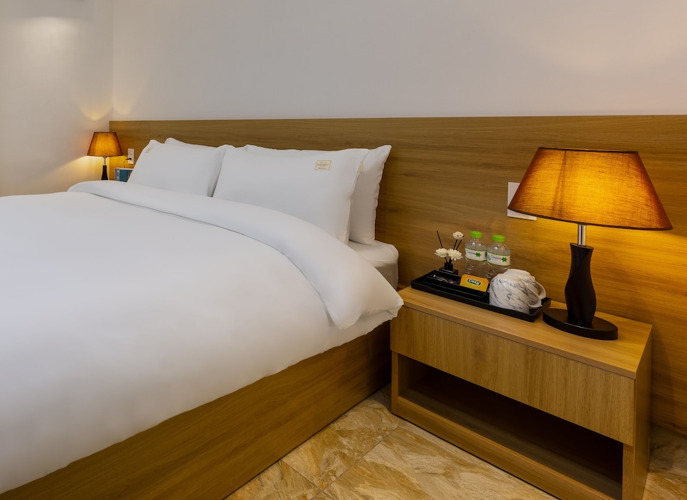 Economy Double Room, 1 King Bed photo 2