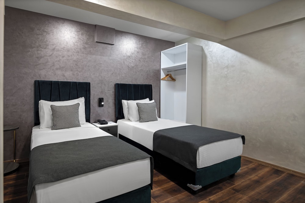 Economy Twin Room photo 3