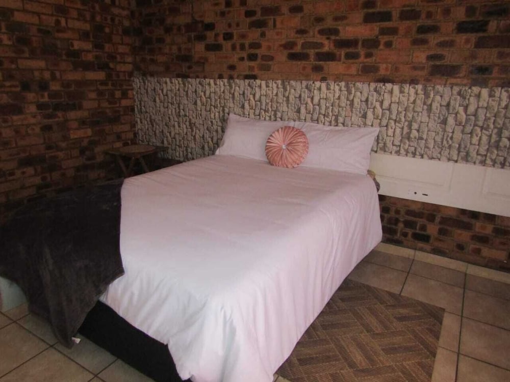 Basic Double Room photo 1