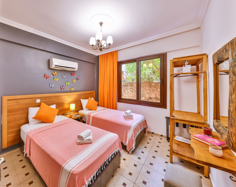 Twin Room - Photo 1