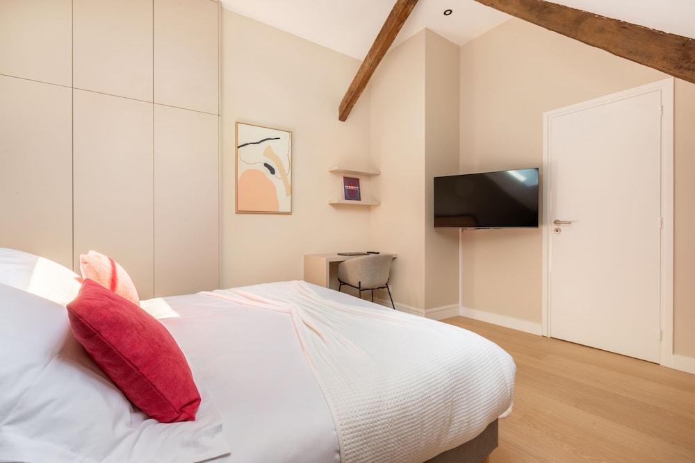 Apartment, Ensuite, City View - Photo 33