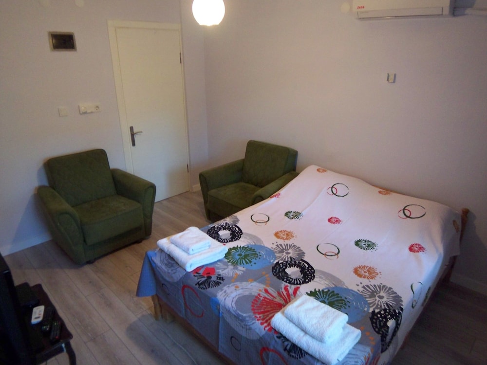 Economy Studio photo 1
