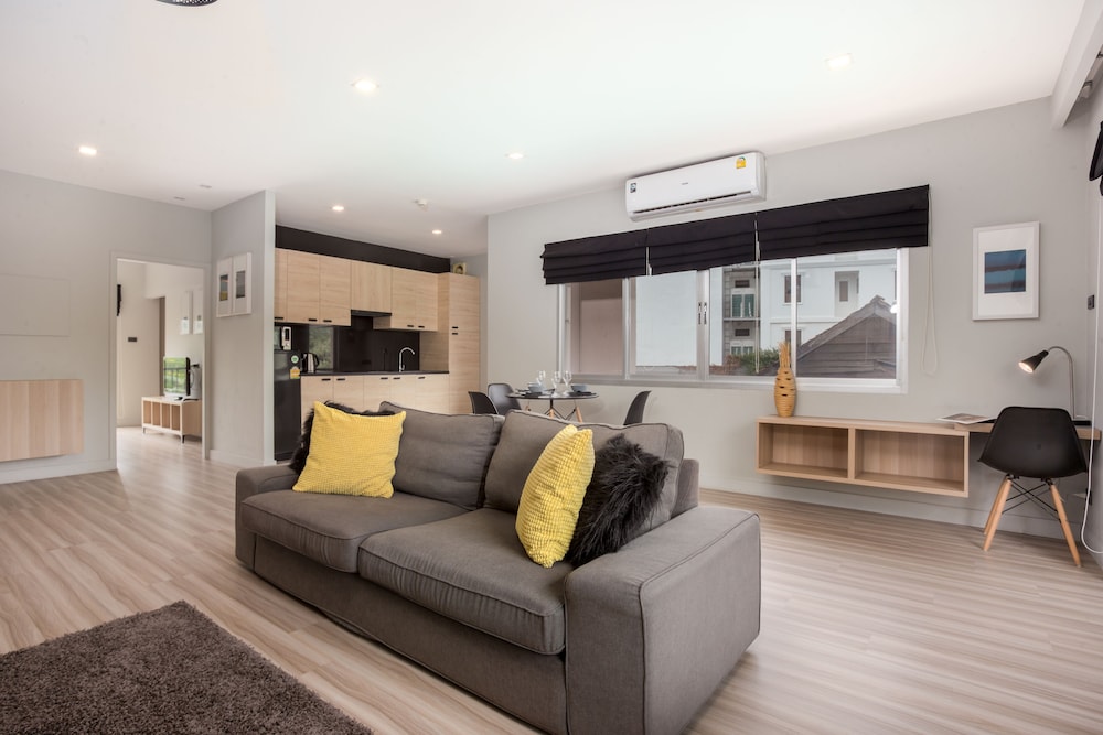 One Bedroom Balcony Apartment - Photo 7