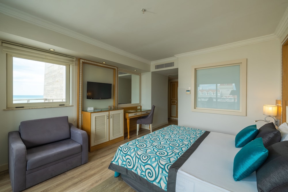 Junior Suite, Partial Sea View photo 2