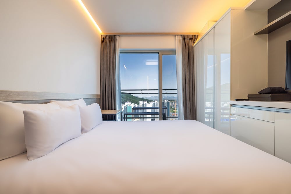 Deluxe King with Terrace (Harbor View) - Photo 5