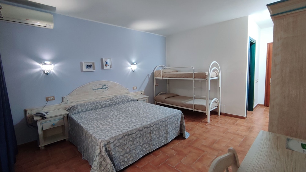 Comfort Quadruple Room - Photo 8