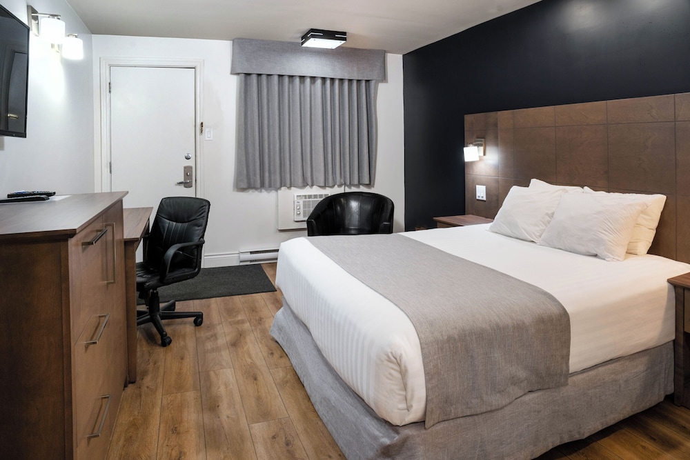 Standard Room, 1 Queen Bed photo 3