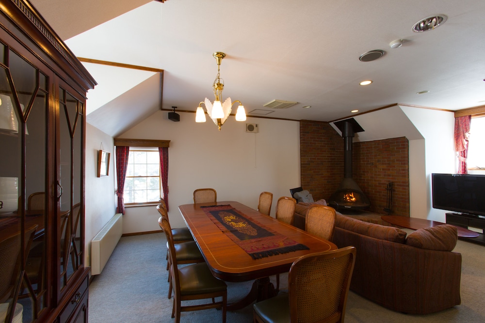 Villa [4 Bedrooms & Kitchen] (Snowgum) photo 1