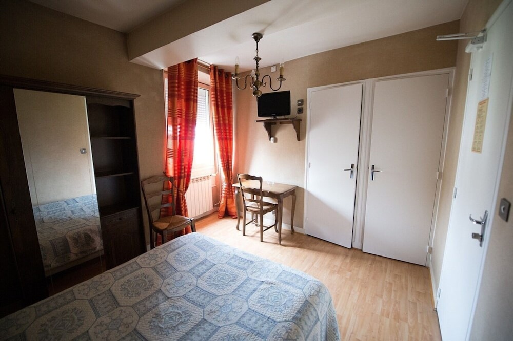 Double Room (3)