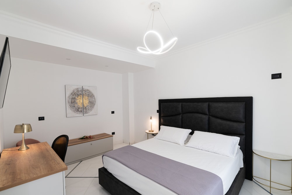Royal Triple Room, 1 King Bed with Sofa bed, Non Smoking, Ensuite