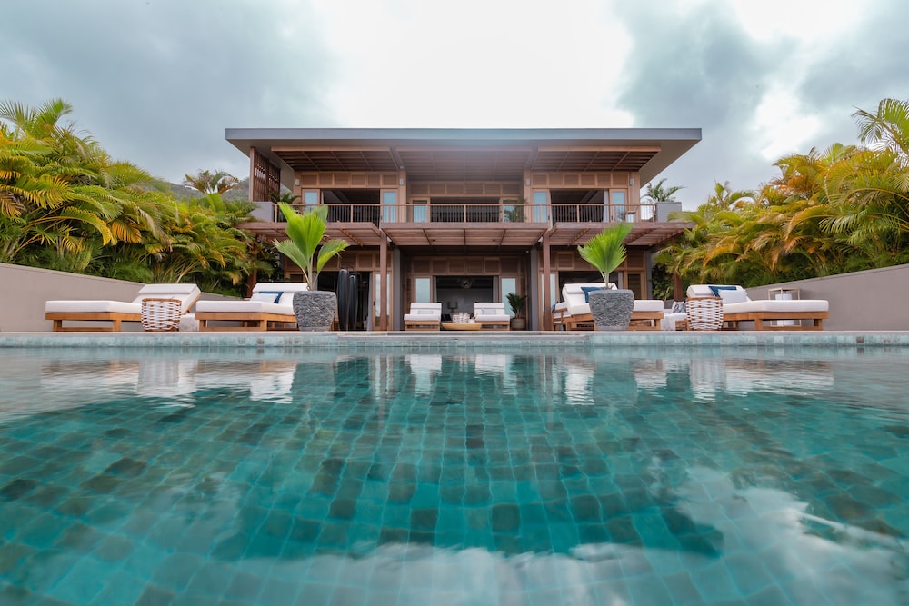 One Bedroom Emperor Villa with Pool - Photo 4
