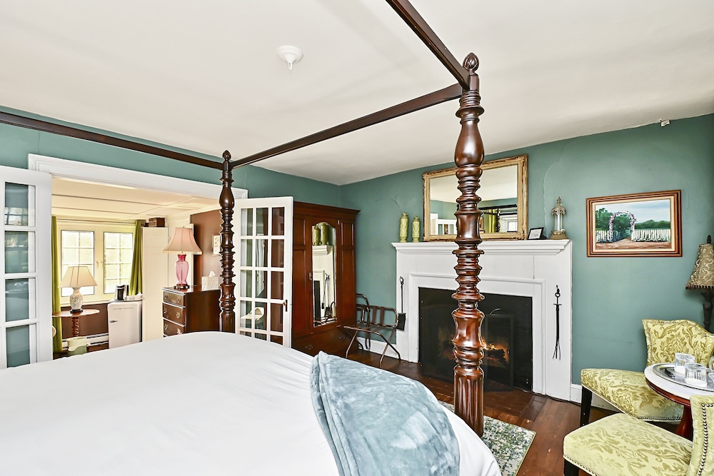 1720 Overseer's Cottage photo 2