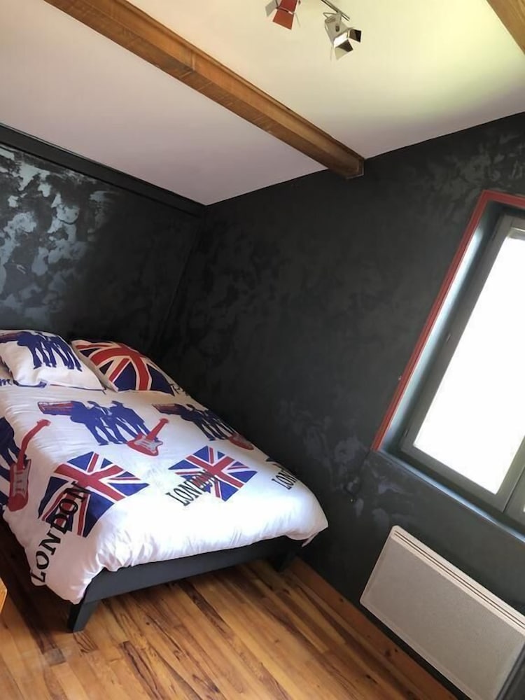 Standard Triple Room, Shared Bathroom photo 1