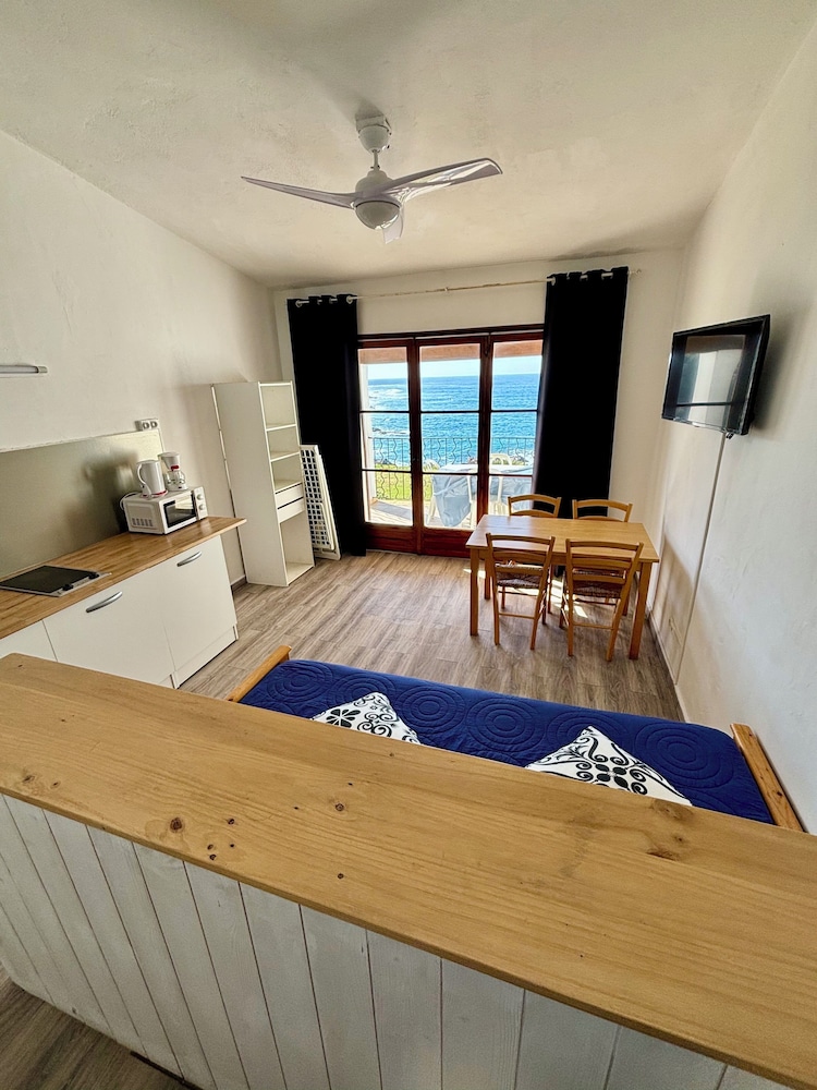 Basic Apartment - Photo 2