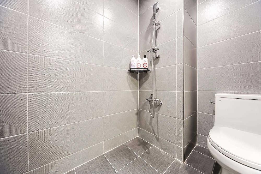 Standard Twin Room - Photo 3