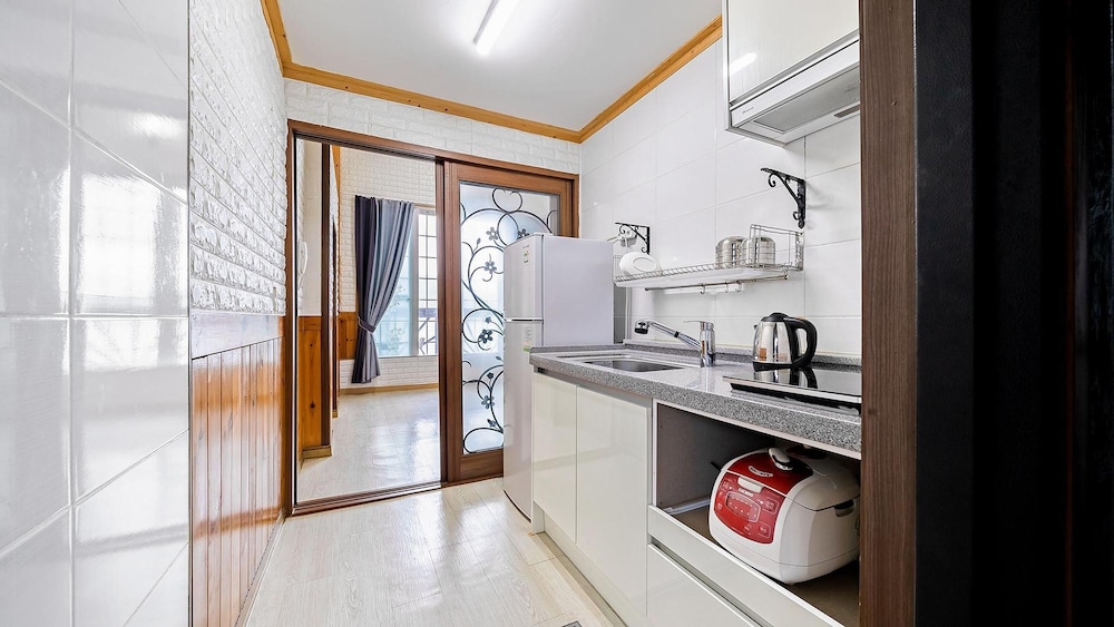 Basic Room, 1 Bedroom (202(Oceanview)) - Photo 5
