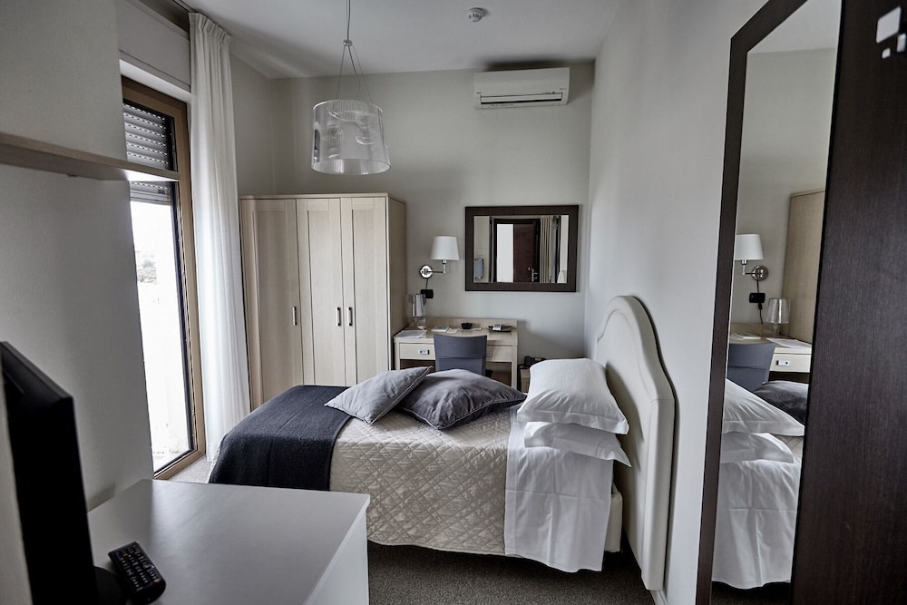 Basic Room photo 2