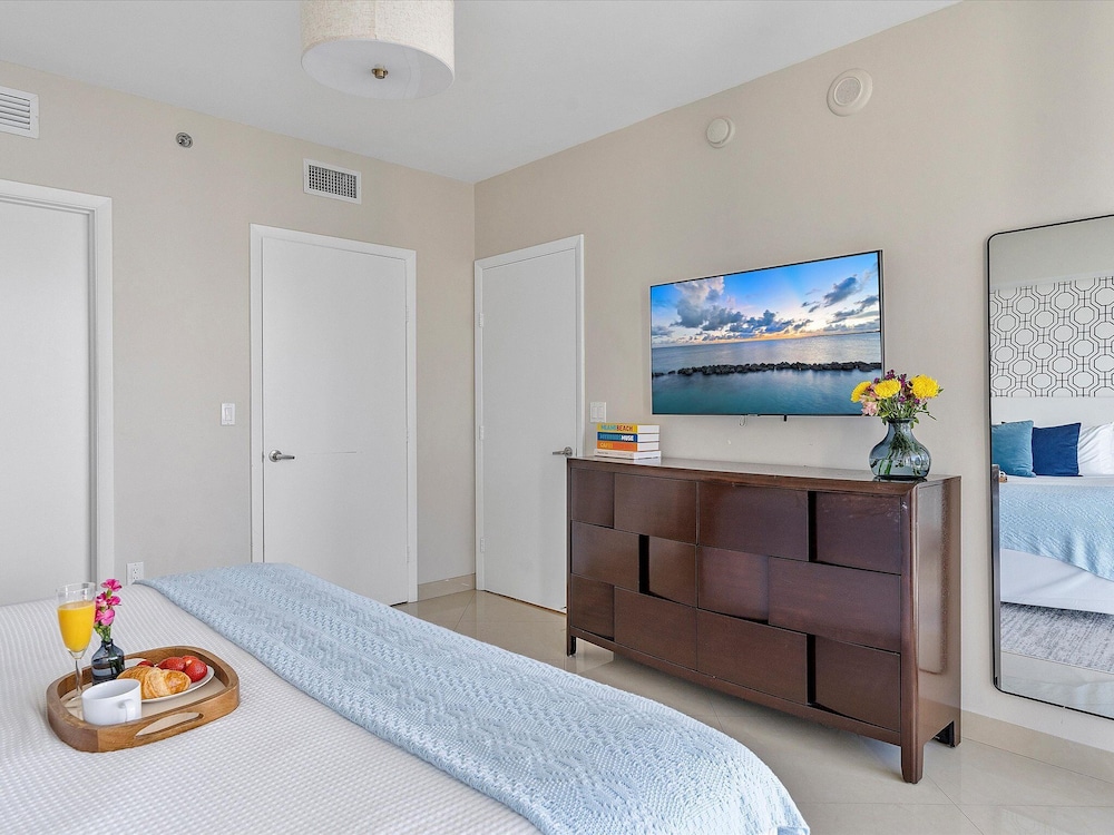 Boutique Apart, 1 King & Sofa Bed, Sauna, River/City Views, Balcony3703