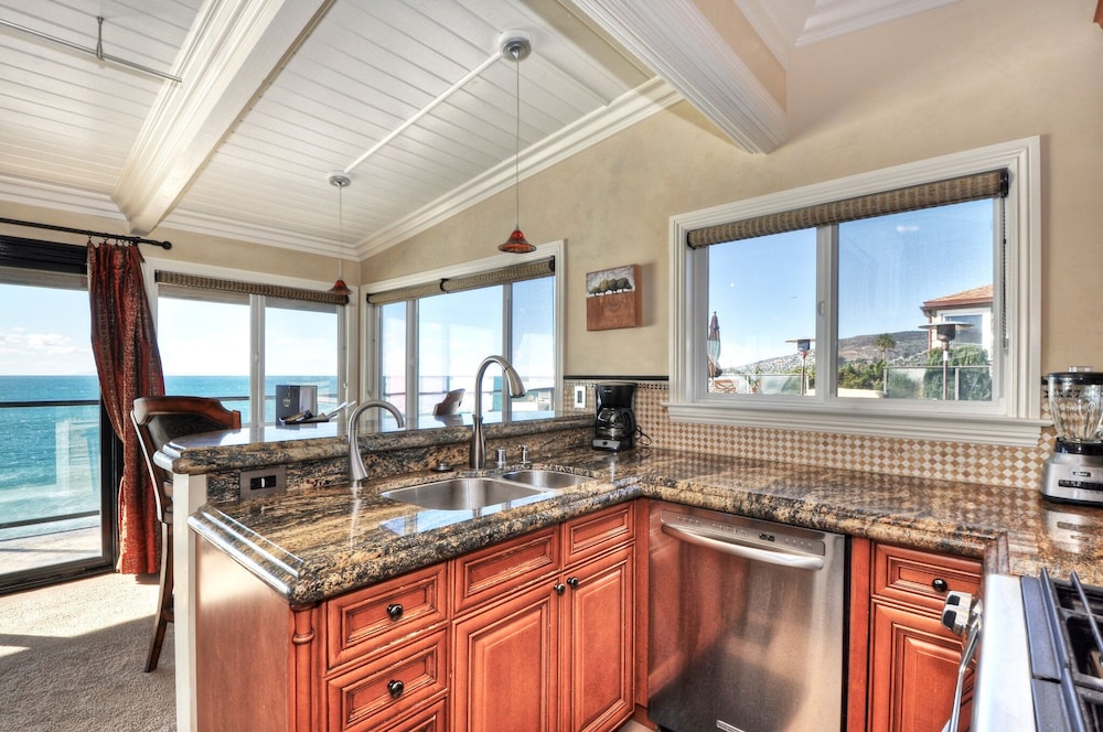 Premier Villa, 1 Queen Bed with Sofa bed, Balcony, Ocean View photo 2