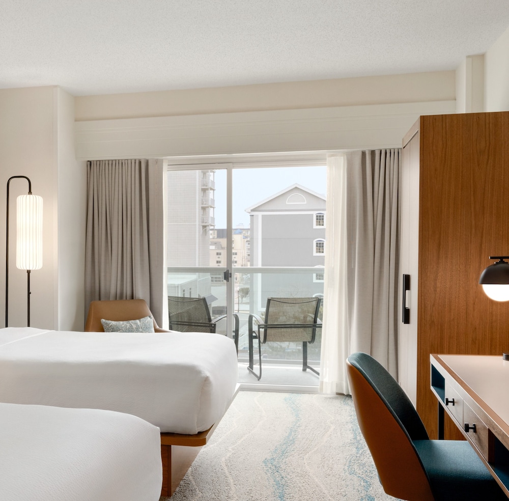 Room, 2 Queen Beds, Partial Ocean View - Photo 6