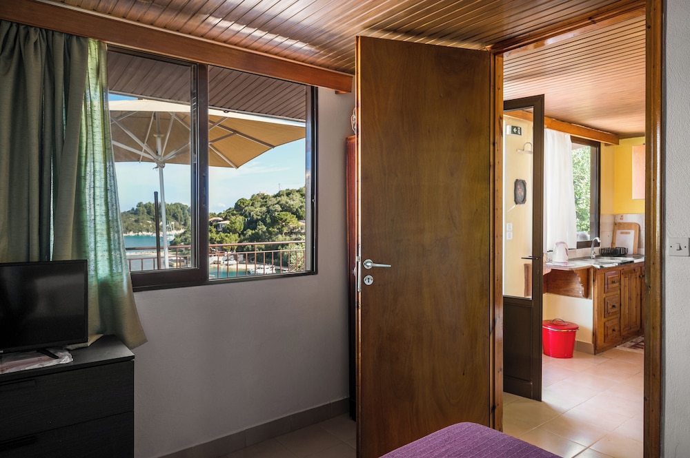 Apartment, 1 Double Bed, Terrace, Sea View photo 2