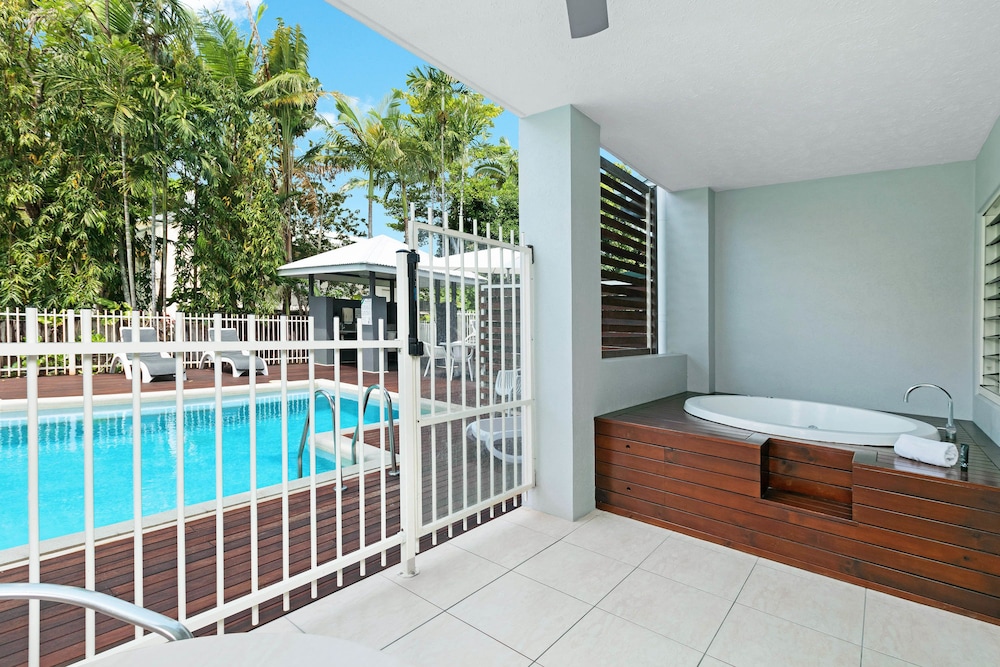 Room, 2 Bedrooms (Swim Out) - Photo 8