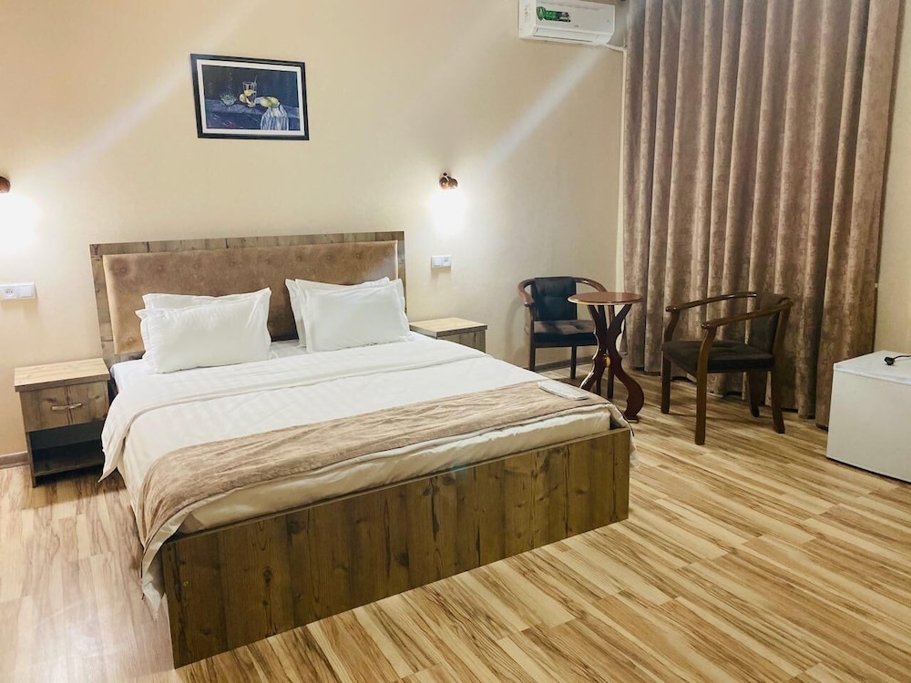 Deluxe Double Room, 1 King Bed photo 1