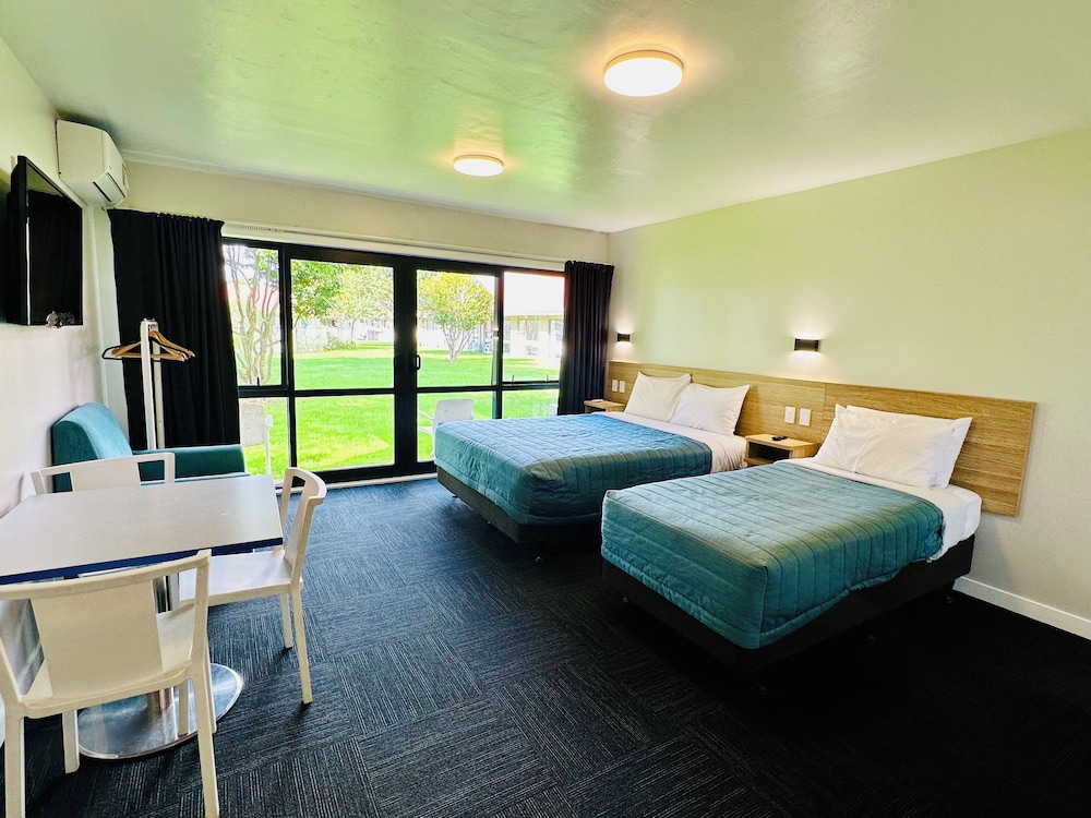 Deluxe Studio Suite